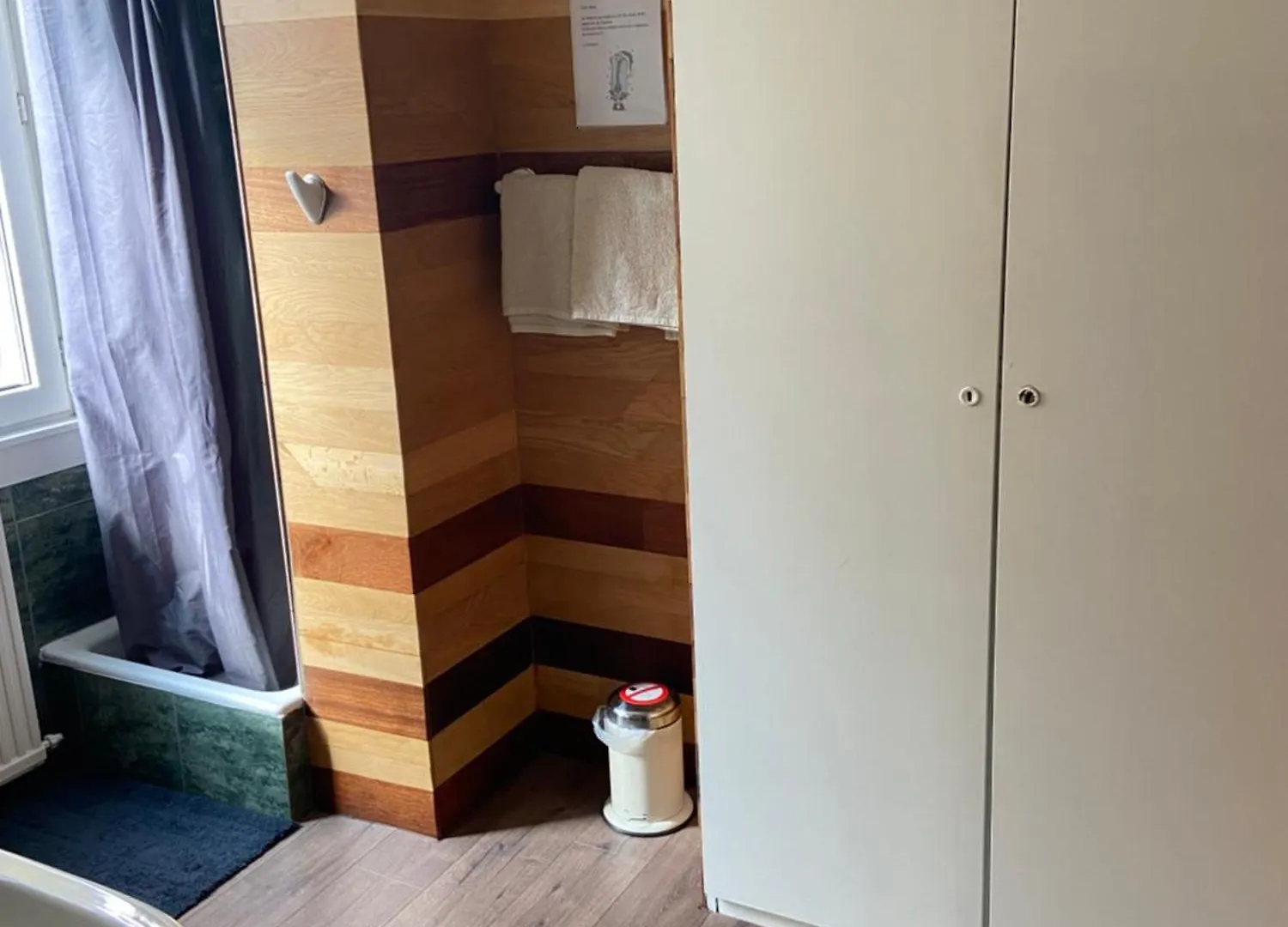 Chambre Annee 70 Schaerbeek 0*,  Belgium